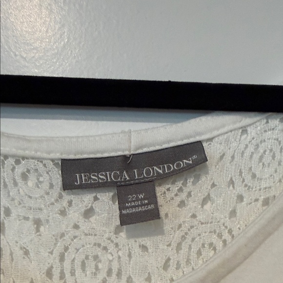 Elegant White Sleeveless and lace Dress - Picture 2 of 5